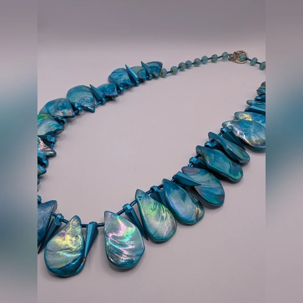 Blue Shell Necklace - Picture 3 of 4